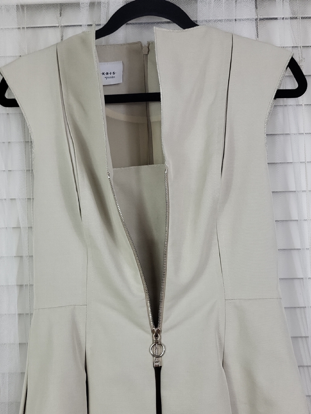 Akris Cream Laser-Cut Midi Dress with Tassel Zip. Size 6 - Picture 5 of 16